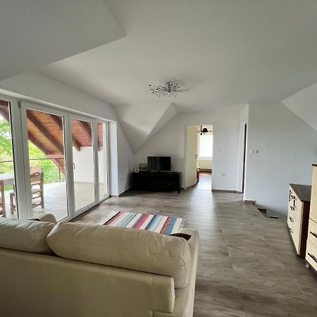Balatonalmádi 'New' Sunkissed Villa On The Old Hill מראה חיצוני תמונה
