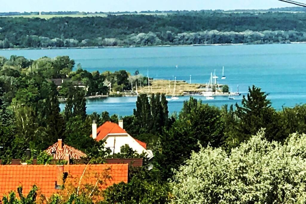 Balatonalmádi 'New' Sunkissed Villa On The Old Hill מראה חיצוני תמונה